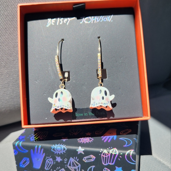 NWT Betsey Johnson Ghost & Spider Web Drop Mismatch Earrings - Picture 11 of 12